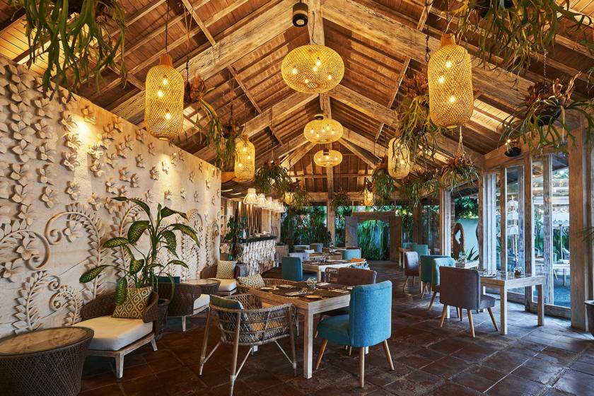 STANDING STONES RESTAURANT - 1.jpg