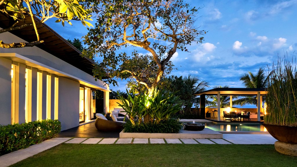 soori-bali-accommodation-deluxe-ocean-pool-villa-04-mh.jpg