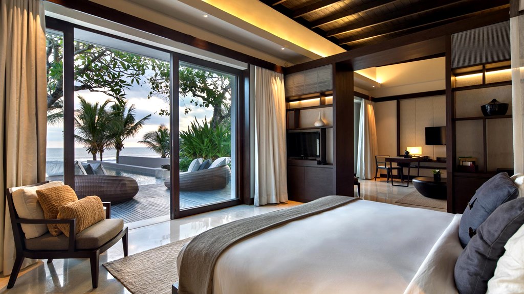 soori-bali-accommodation-deluxe-ocean-pool-villa-03-mh.jpg