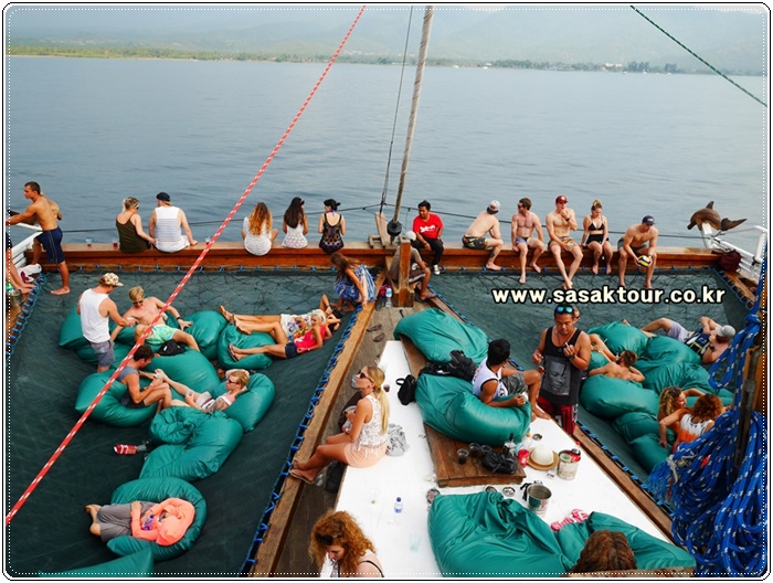 partyboatab65d914a7c2a0a6f9b2349617ee02d1.JPG