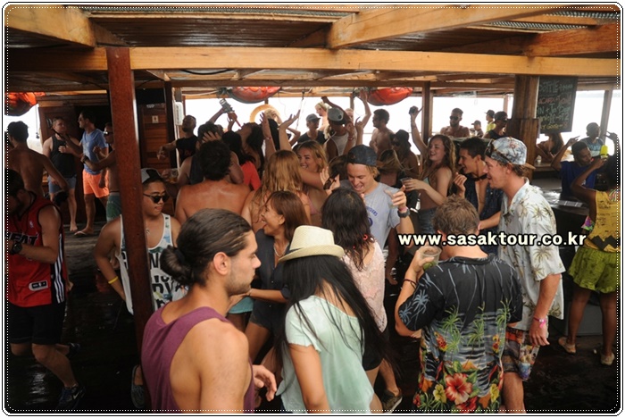 partyboat7a480905ea983cb5dee58245f47b819d.JPG