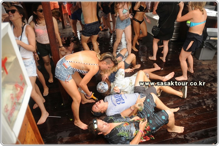 partyboat3514c7f9e091d74a269638d269a34ae9.JPG