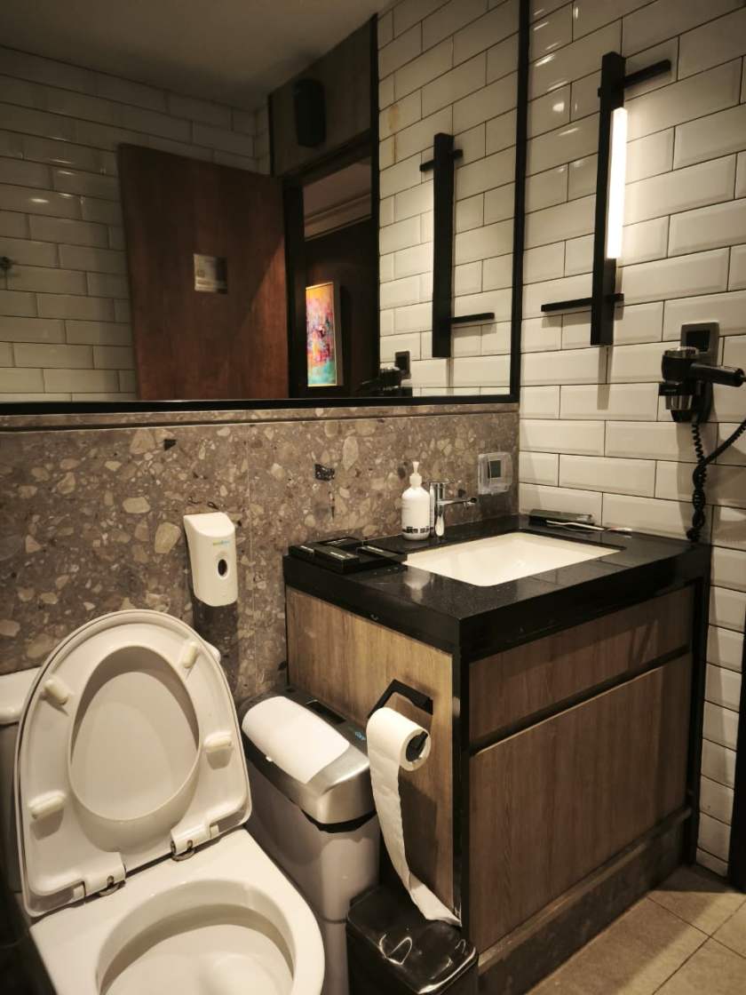 Shower Room 01.jpg