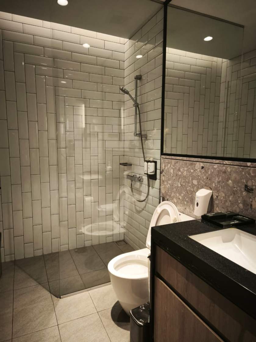 Shower Room 02.jpg