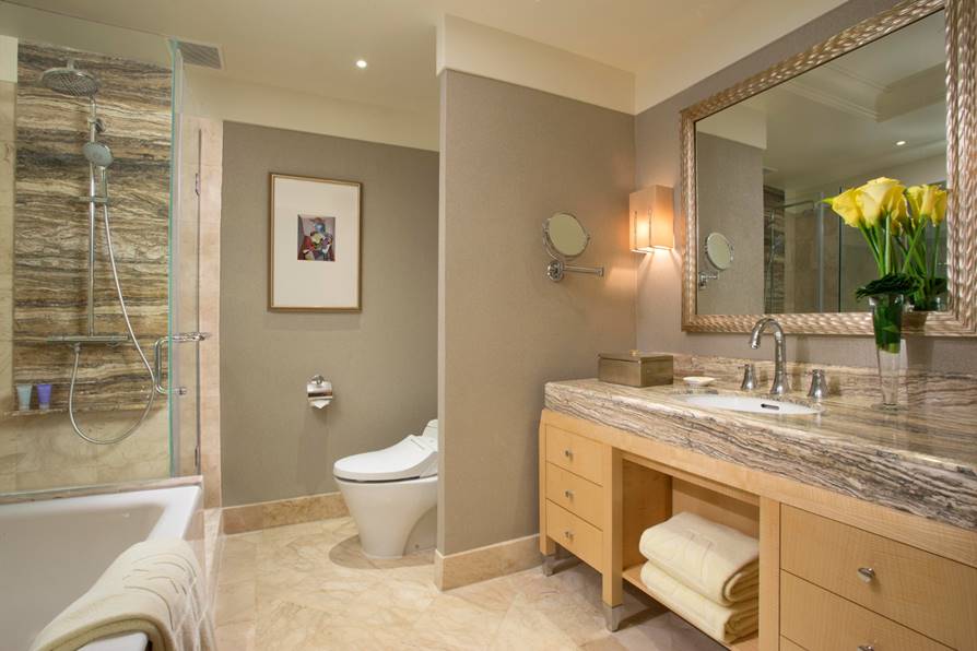 hotel_mulia_senayan_-_bathroom (2).jpg