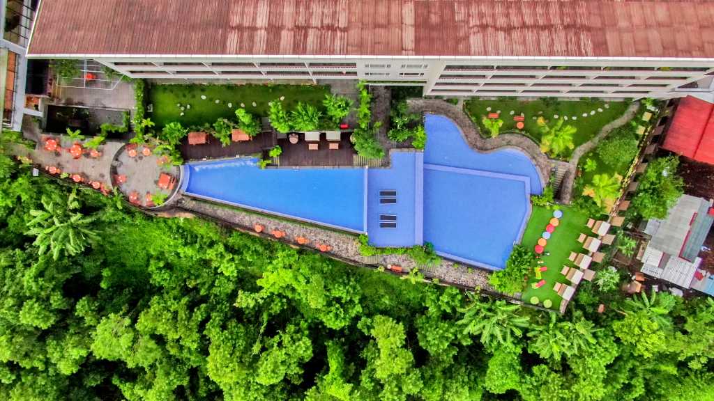 POOL3.jpg
