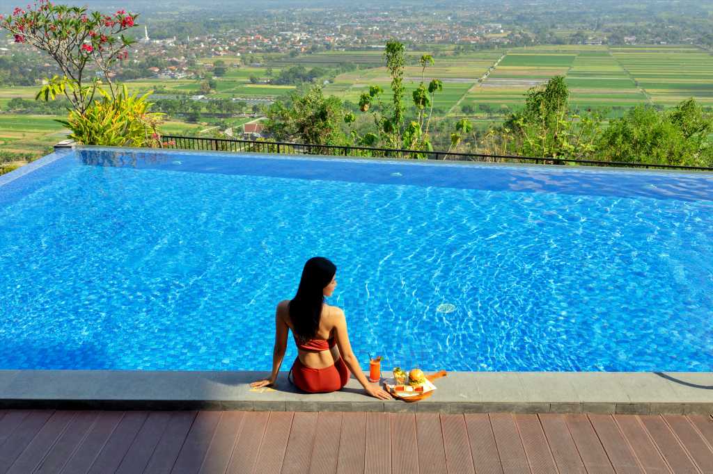 POOL4.jpg