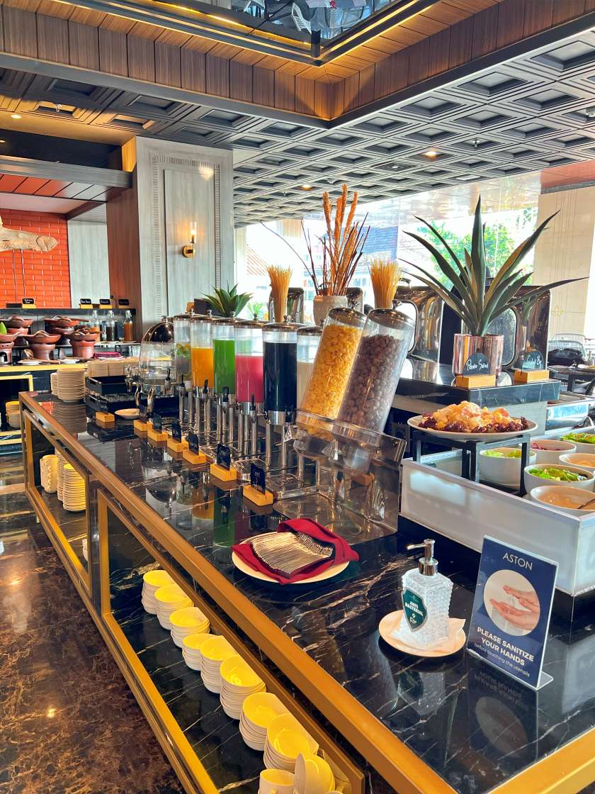 Center Buffet.jpg