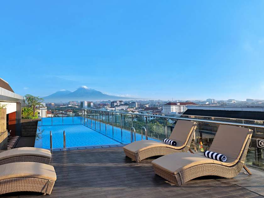 Rooftop Swimming Pool_2.jpg
