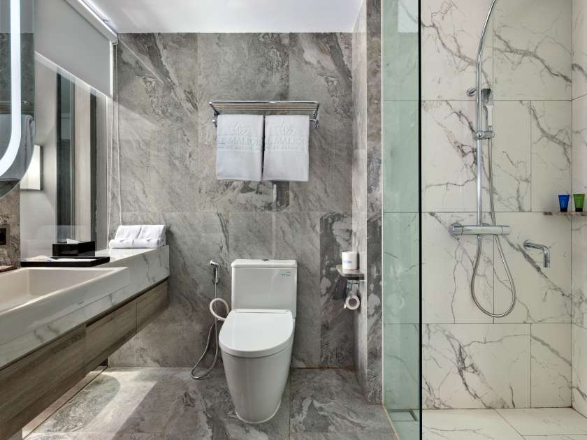 Bathroom Deluxe _ Malioboro Suite Ok.jpg