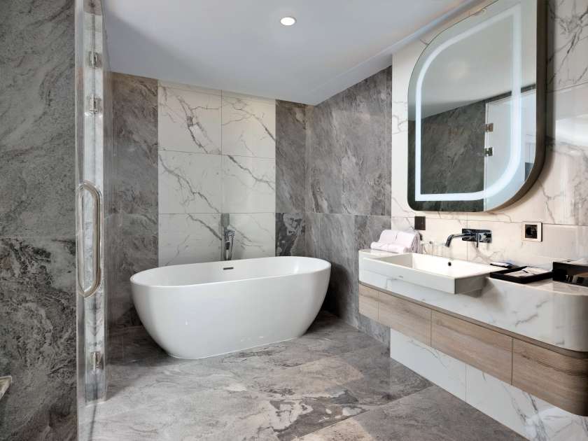 Royal Suite Bathroom Ok.jpg