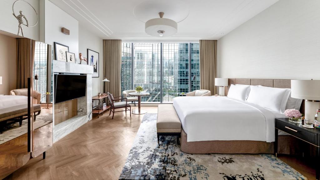 The Langham Jakarta (SCBD) 디럭스킹.jpg