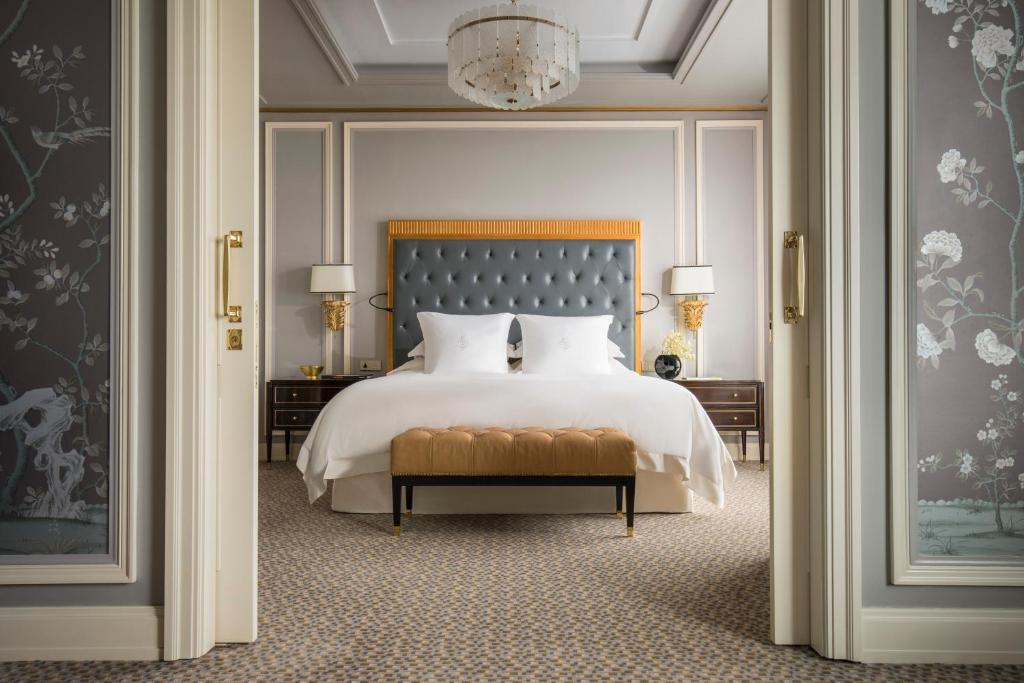 Four Seasons Hotel Jakarta (Capital Place) 이그제그티뷰 스위트.jpg