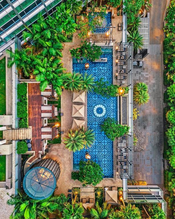 Four Seasons Hotel Jakarta (Capital Place) 부대시설.jpg