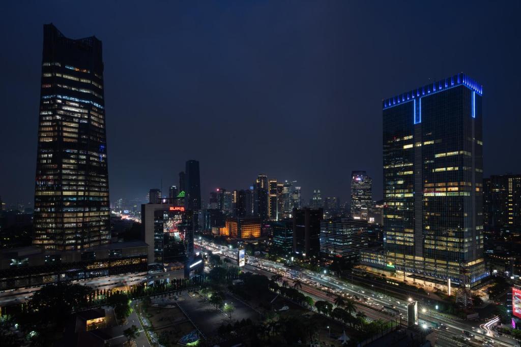 Four Seasons Hotel Jakarta (Capital Place).jpg