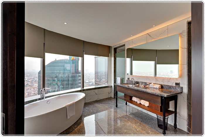 자카르타호텔Suite Bathroom 1.jpg