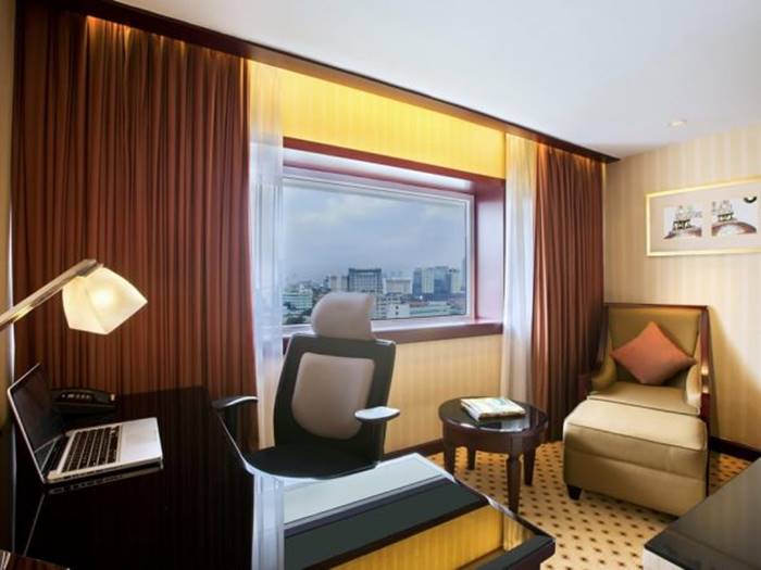 Premier Deluxe Room2.jpg