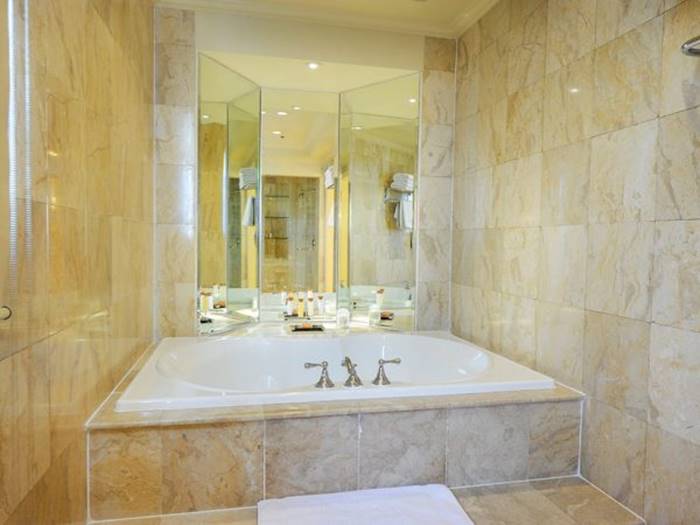 Borobudur Suite4.jpg