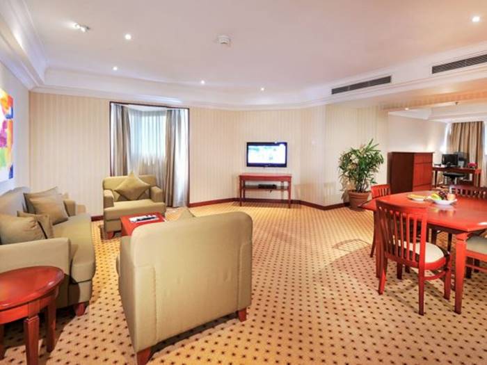 Deluxe Suite2.jpg