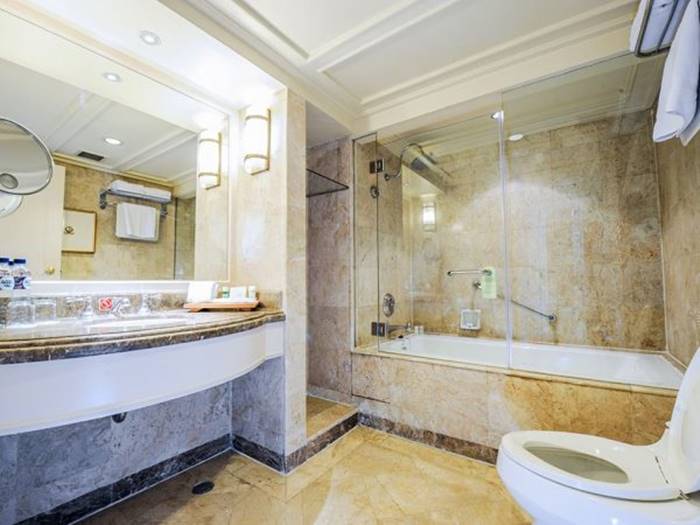 Club Deluxe Room2.jpg