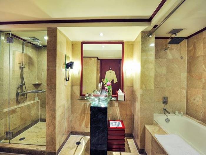 Deluxe Suite3.jpg
