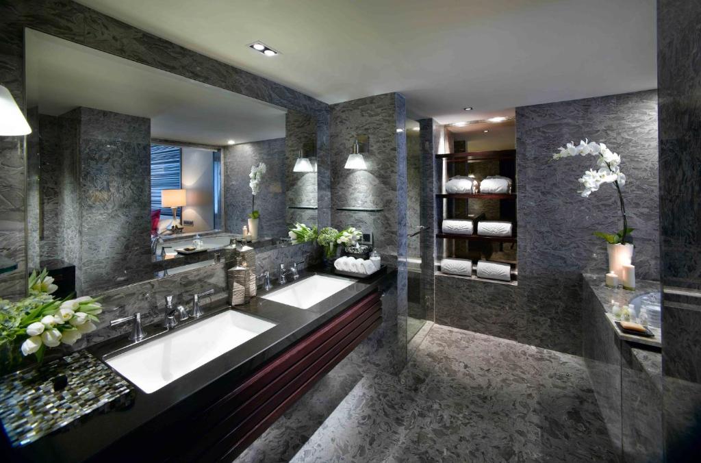 Mandarin Oriental Jakarta Monument view room5.jpg