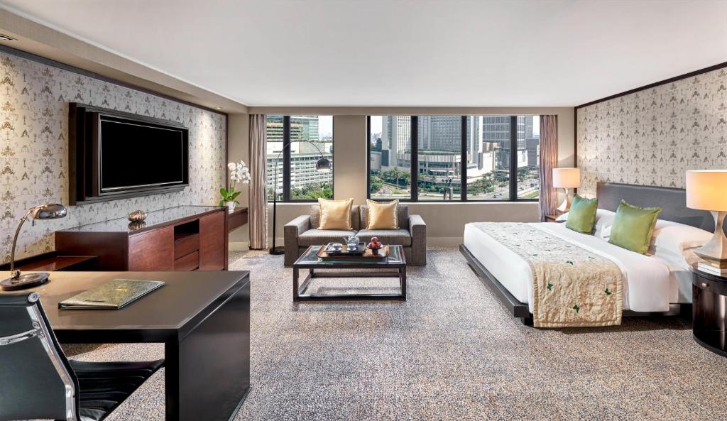 Mandarin Oriental Jakarta Monument view room.jpg