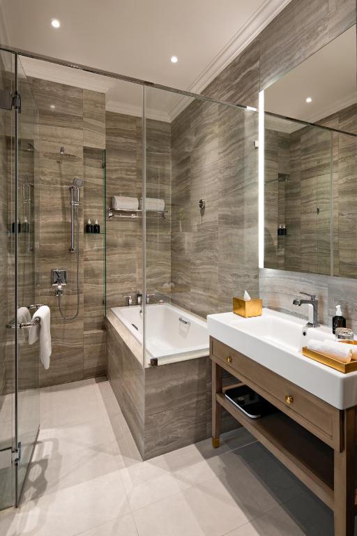 The Grand Mansion Menteng by The Crest Collection 투베드룸3.jpg