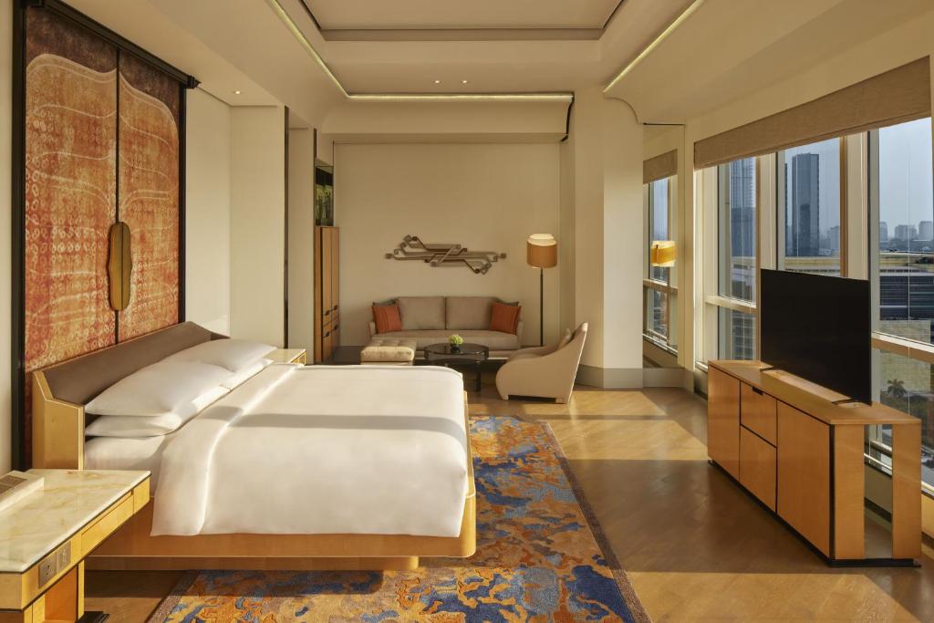 Keraton at The Plaza, Luxury Collection 디럭스 코너2.jpg