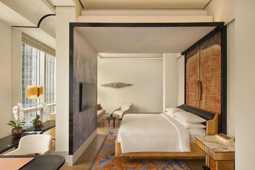 Keraton at The Plaza, Luxury Collection 디럭스.jpg