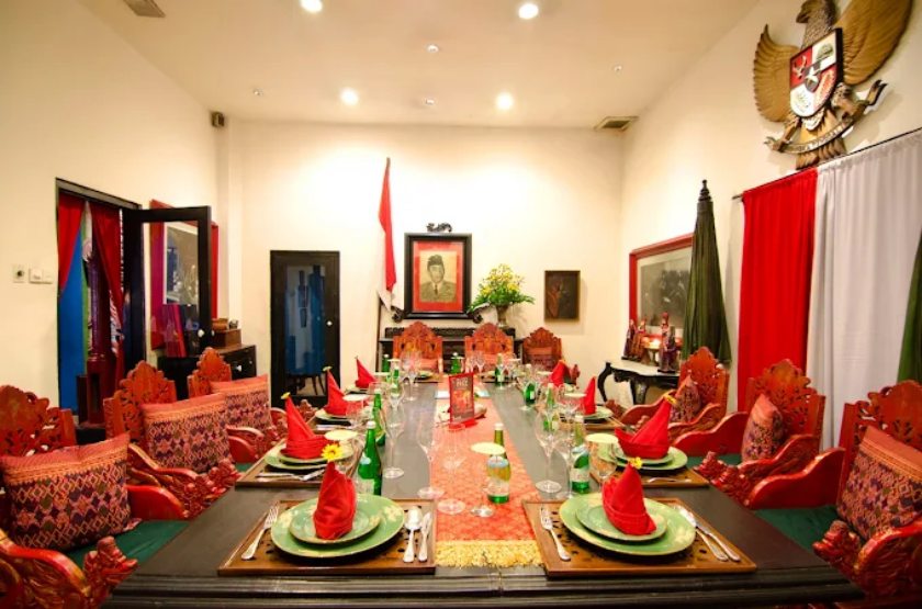 Lara Djonggrang _ La Bihzad Bar (2).jpg