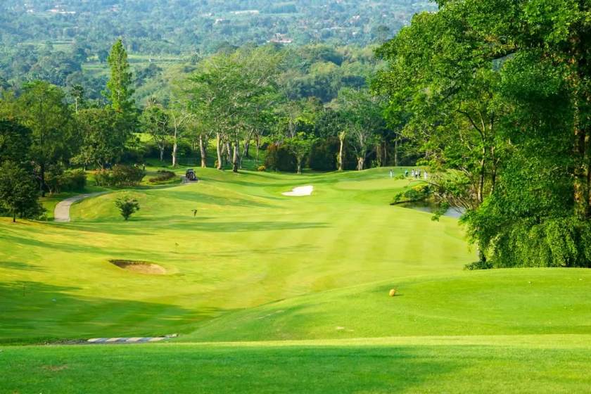 짜사에터리Enjoying a day on the green surrounded by nature's beauty   ️ _ #rancamayagolf #rancamayagolfcourse #rancamaya #GolfingParadise #PerfectSwing#golfingday #golfindonesia #golfersparadise #golfbogor #golfcoursephoto.jpg