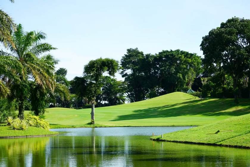 짜사에터리Tee time with a backdrop that’s hard to beat! Nothing like a round of golf with trees and mountains to keep the vibes high.   ️Start your new year by playing golf at Rancamaya Golf &amp; Country ClubBook your tee tim.jpg