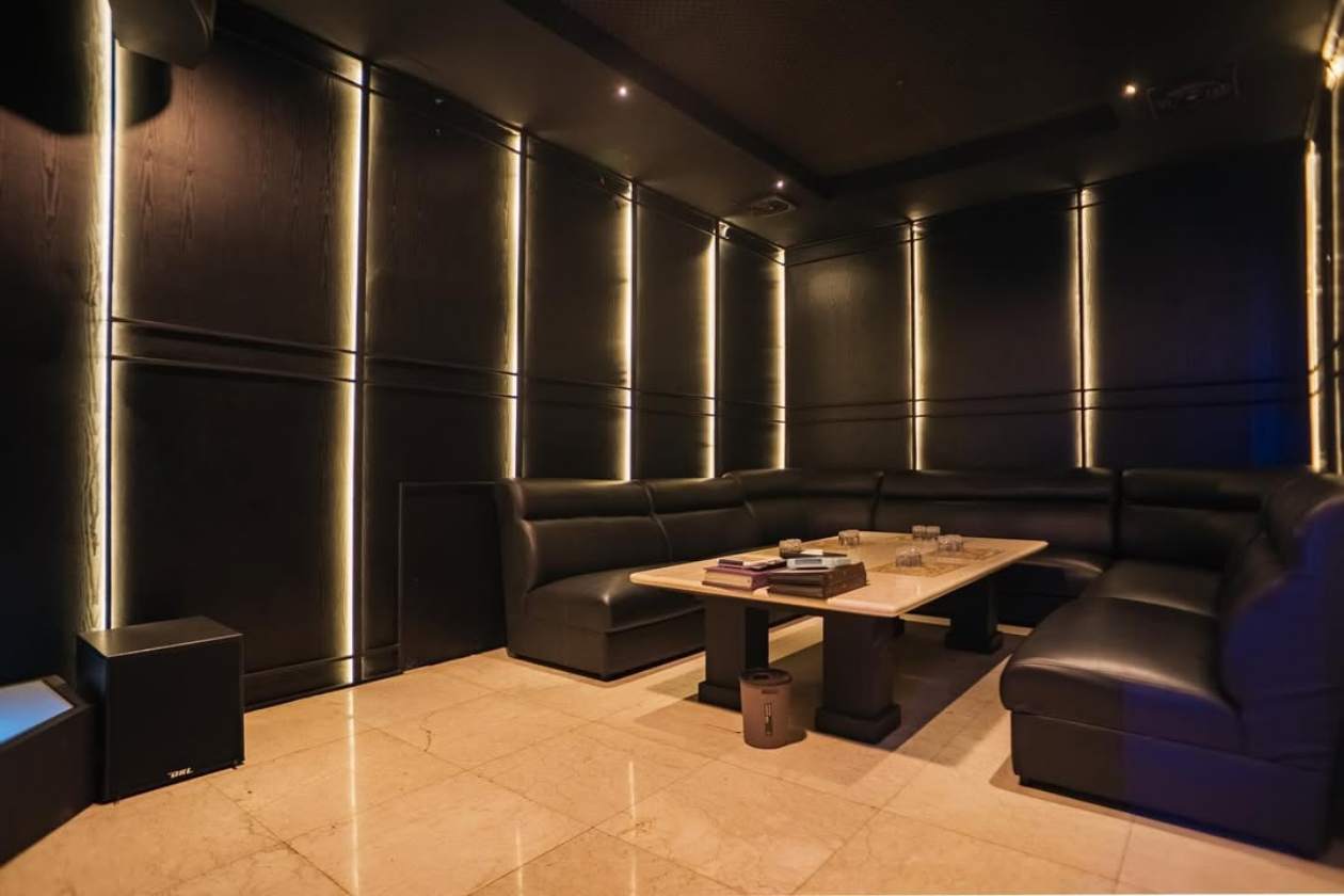 Ini dia ruangan KTV Offside Karaoke mulai dari yang mediun room sampai VIP room! #SobatOffside p.jpg