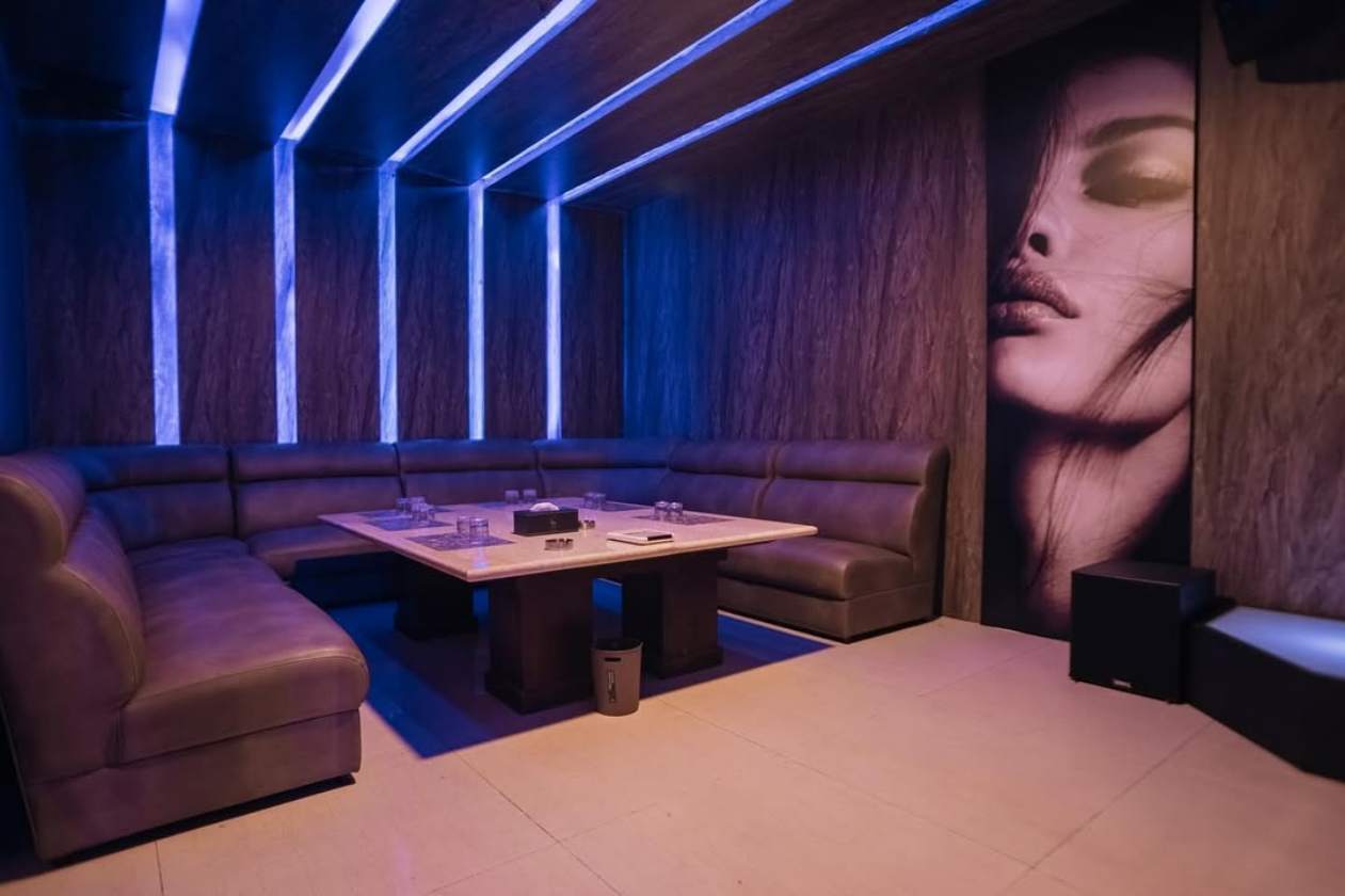 Ini dia ruangan KTV Offside Karaoke mulai dari yang mediun room sampai VIP room! #SobatOffside p (1).jpg