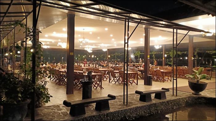 족자카르타 호수 레스토랑 The Westlake Resto009.jpg