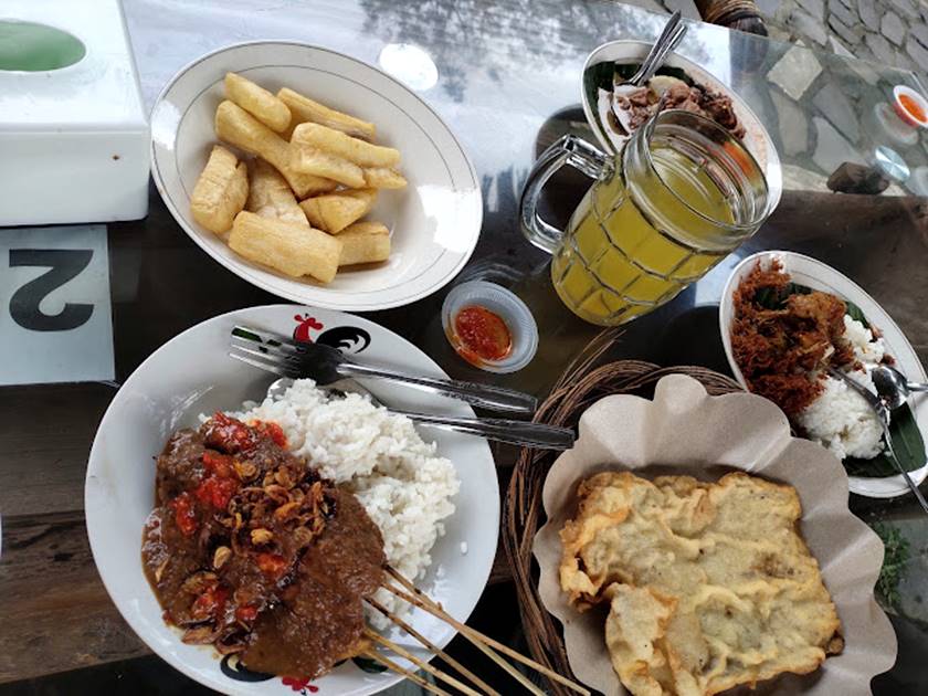 족자 족자 Nasi Penggel  전문점 Watoe Gadjah005.jpg