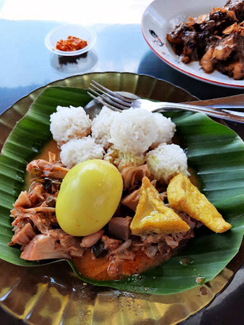 족자 족자 Nasi Penggel  전문점 Watoe Gadjah004.jpg