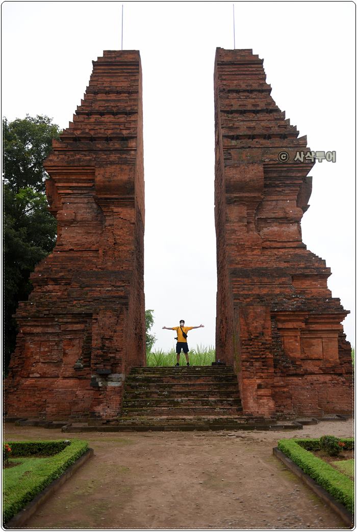 마자파힛 왕조 - Candi Wringin LawangDSC_6903.JPG