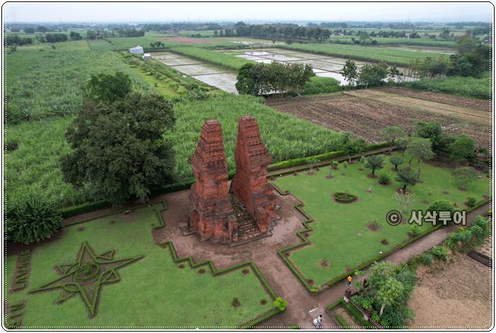 마자파힛 왕조 - Candi Wringin LawangDJI_0144.JPG