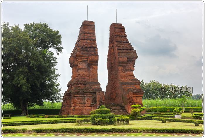 마자파힛 왕조 - Candi Wringin LawangDSC_6893.JPG