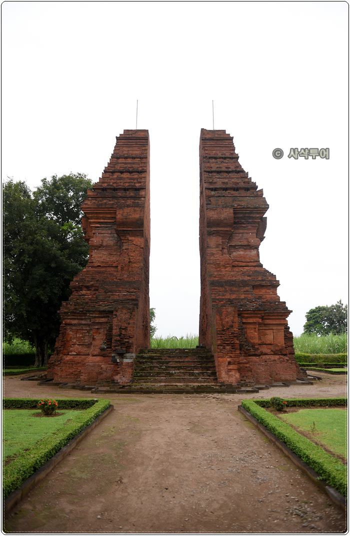마자파힛 왕조 - Candi Wringin LawangDSC_6919.JPG
