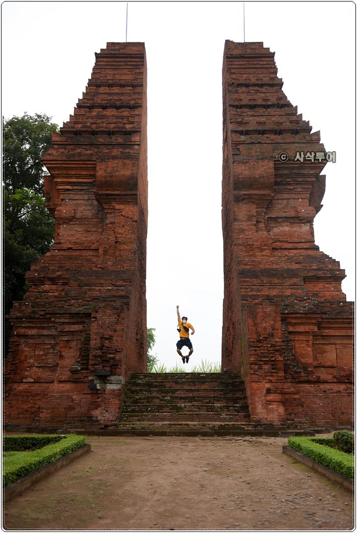 마자파힛 왕조 - Candi Wringin LawangDSC_6907.JPG