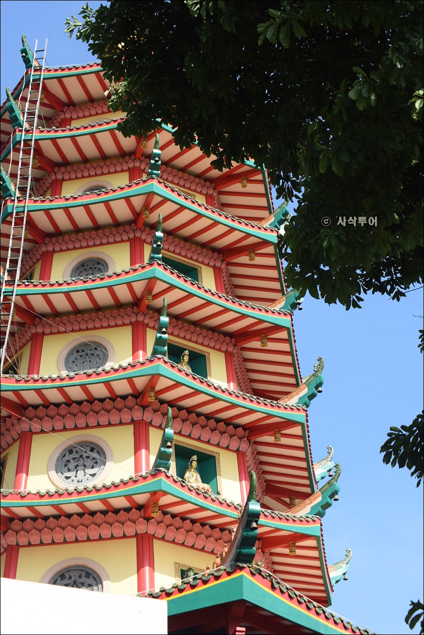Avalokitesvara Buddhagaya Watugong Pagoda032.JPG