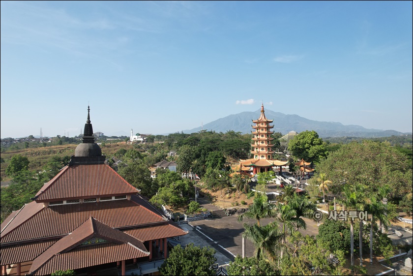 Avalokitesvara Buddhagaya Watugong Pagoda084.JPG