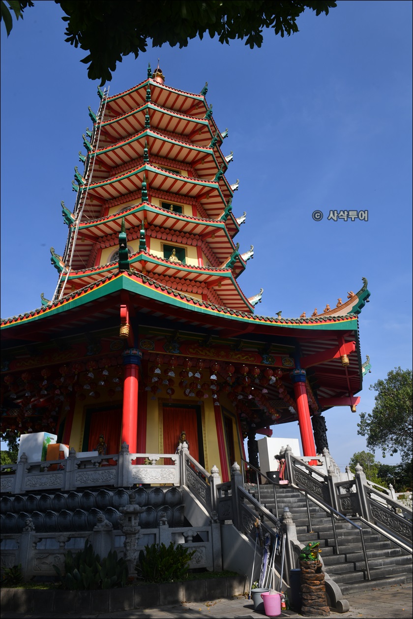 Avalokitesvara Buddhagaya Watugong Pagoda080.JPG