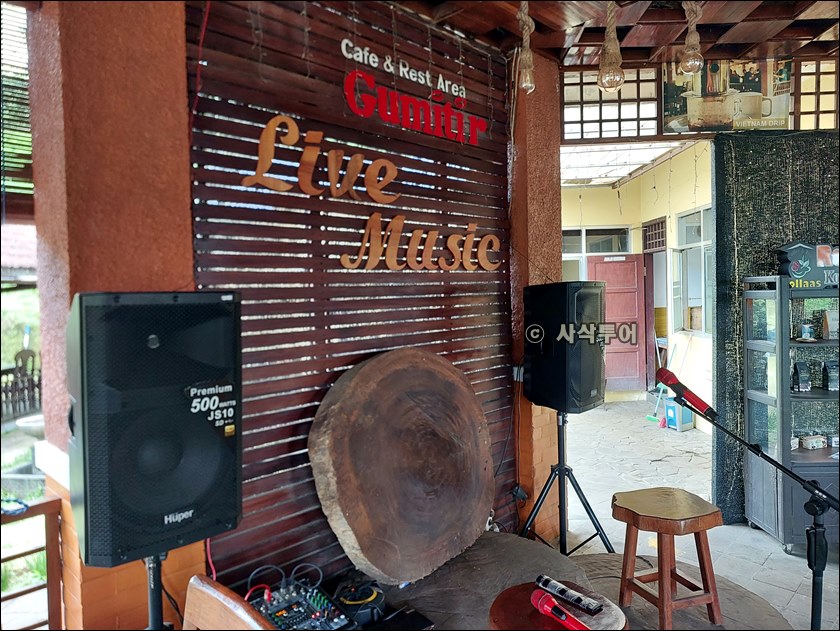 동부자바 짐버르 - Cafe &amp; Resto Gumitir004.jpg
