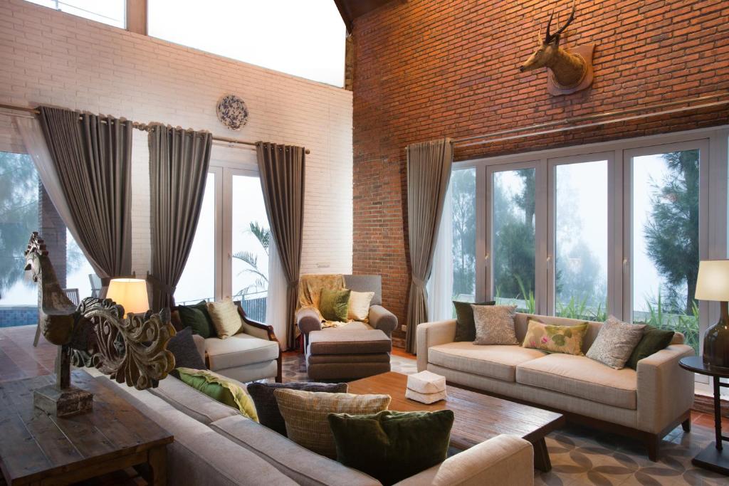 Founder’s Home2.jpg