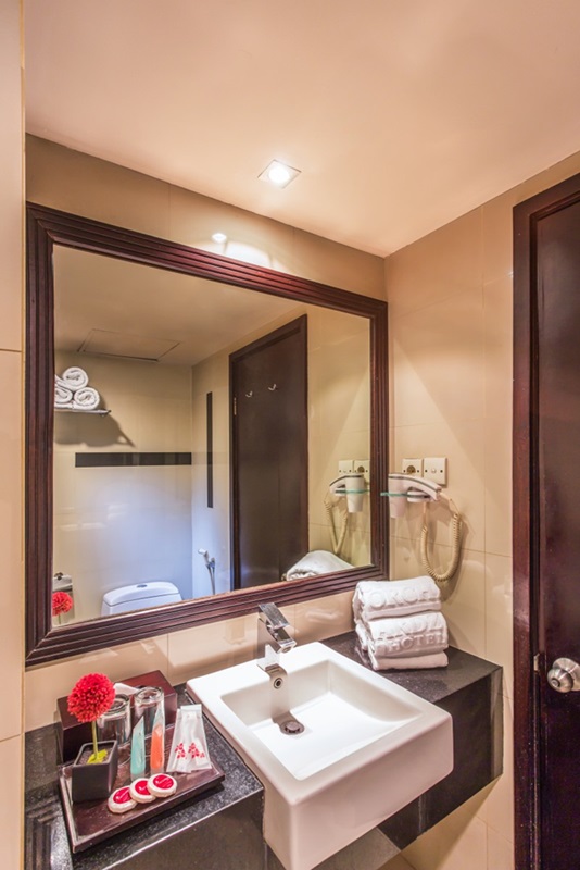 BATHROOM-23.jpg