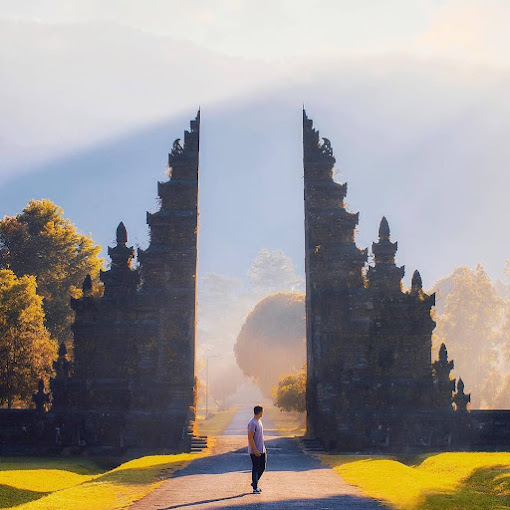handara-iconic-gate.jpg